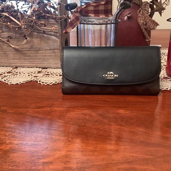 NWT authentic Coach Checkbook Wallet. Brown/black. New in the box. Matching purs - Picture 1 of 16